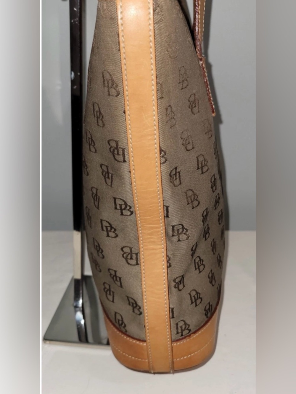 Vintage Dooney & Bourke Brown Canvas Monogram Tote Bag Tan Leather Trim - Picture 3 of 16